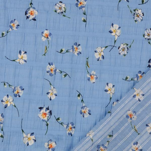 Slub Voile - Blüten auf hellblau